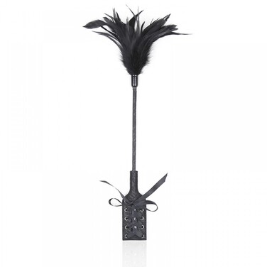 Стек двухсторонний DS Fetish с перьями и паддлом украшенным корсетной шнуровкой