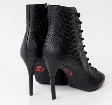 Профессиональные ботильоны для High Heels Gentle из натуральной кожи (черная рептилия), с открытым носком и шнуровкой. Каблук 9,3 см, классическая резиновая подошва.