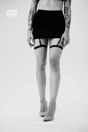 Спідниця Venus Iconic MUSE: облягаюча біфлекс, сітка, з регульованими підв'язками