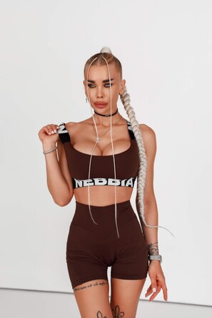 Топ Nebbia Medium-Support Criss Cross Sports Bra ICONIC Dark Brown 230