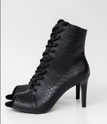 Профессиональные ботильоны для High Heels Gentle из натуральной кожи (черная рептилия), с открытым носком и шнуровкой. Каблук 9,3 см, классическая резиновая подошва.