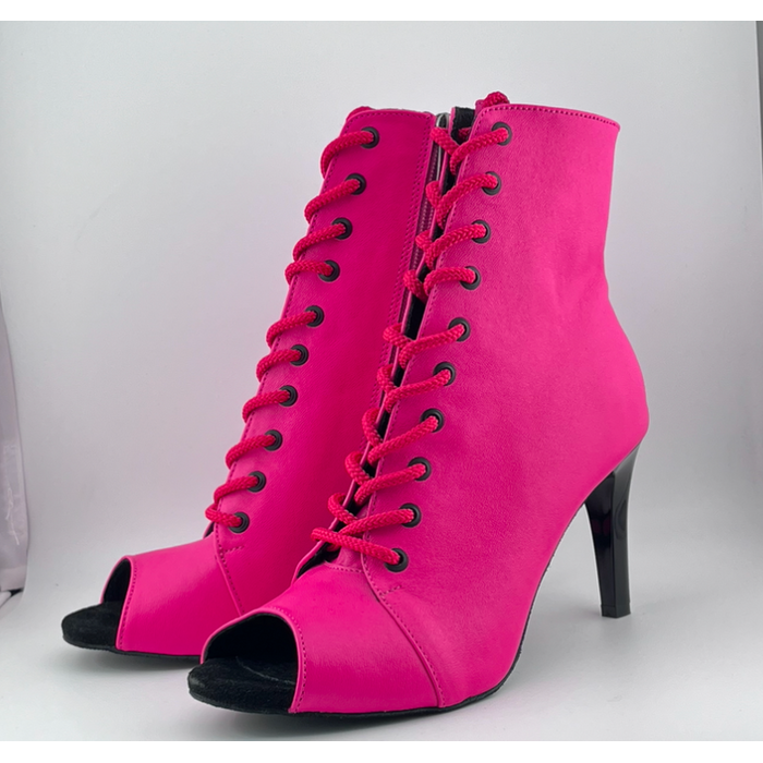 Професійні хілси Gentle з натуральної рожевої шкіри без язичка — взуття для сучасних танців з відкритим носком та шнурівкою. Ботильйони для High Heels (хай хілс), індивідуальне пошиття, каблук 9,3 см, класична резинова підошва, натуральна шкіра, без язичк
