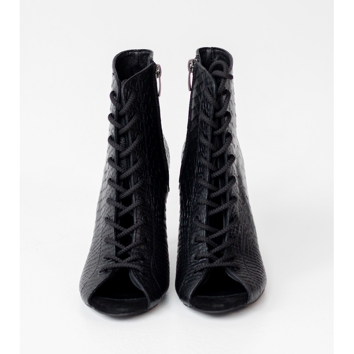 Профессиональные ботильоны для High Heels Gentle из натуральной кожи (черная рептилия), с открытым носком и шнуровкой. Каблук 9,3 см, классическая резиновая подошва.