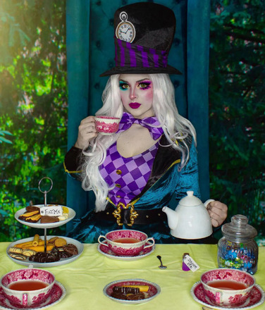 Перука довга біла Leg Avenue, хвилясті локони, довжина 68.5 см