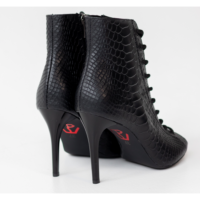 Профессиональные ботильоны для High Heels Gentle из натуральной кожи (черная рептилия), с открытым носком и шнуровкой. Каблук 9,3 см, классическая резиновая подошва.
