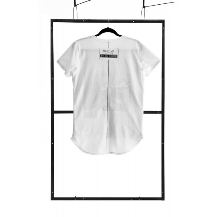 Мужская футболка с принтом «Dark room» Demoniq TSHRB001 белая, XL